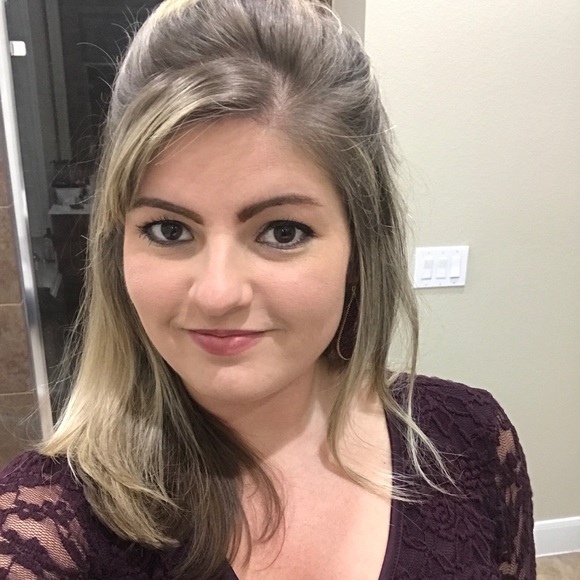 Meet your Posher, Courtney - Picture 1 of 1